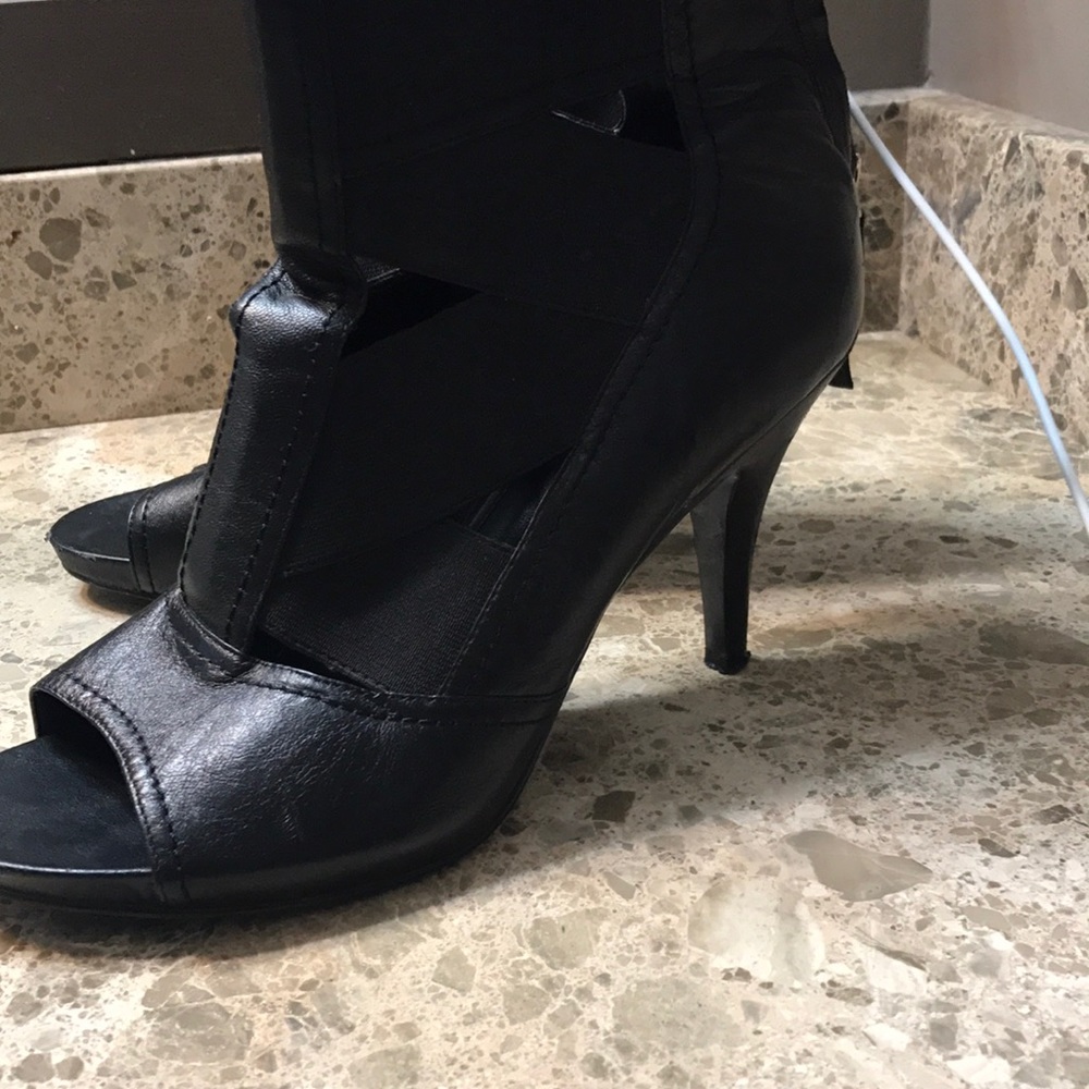 Heels - Picture 4 of 6
